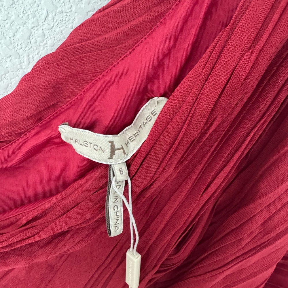 Halston Off Shoulder Asymetrical Sheath
Dress Red NWT MSRP $489 / Size 6 - Picture 4 of 12